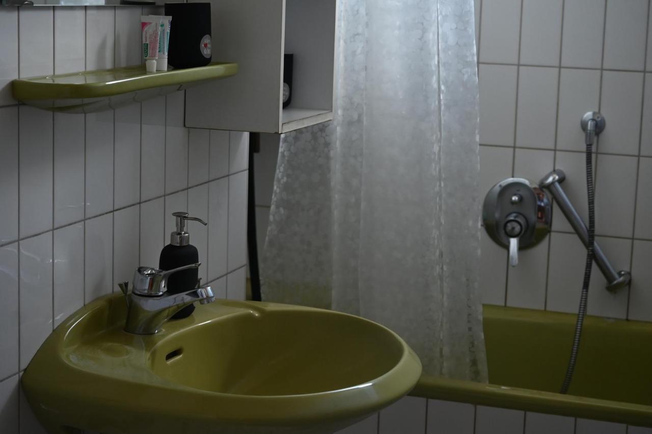 Private Room With Free Parking 科布倫茨 外观 照片