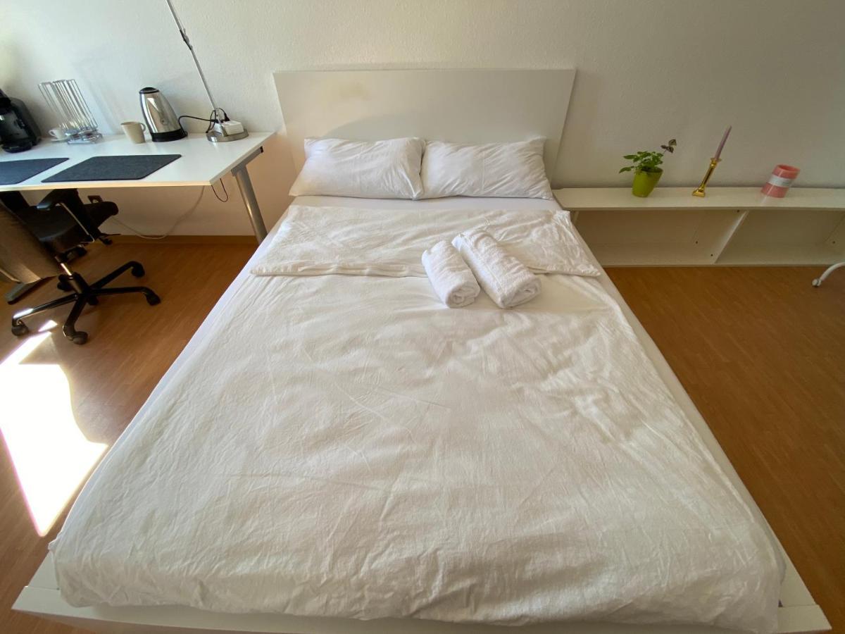 Private Room With Free Parking 科布倫茨 外观 照片